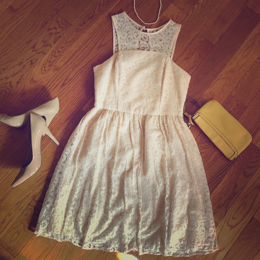 COPY - 🌸gorgeous lace dress - Spring parties!